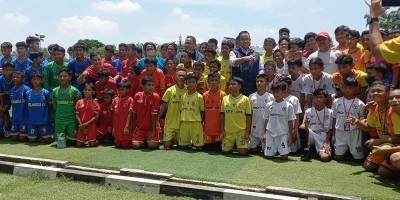 Pekan Ketiga Liga RMOL, Gubernur Anies Berikan Motivasi Langsung ke Bibit Muda Pesepak Bola